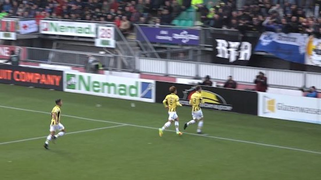 Vitesse heeft voor het eerst dit seizoen twee keer op rij gewonnen. In een armetierig duel op Spangen tegen Sparta maakte Ricky van Wolfswinkel in de slotfase de enige goal. Daarmee sluit Vitesse weer aan bij de subtop.