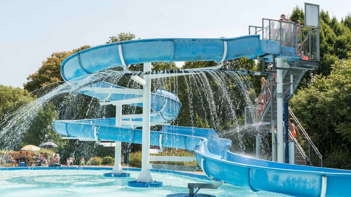 Toekomst Bosbad in Appelscha veiliggesteld: gemeente neemt iconisch zwembad over