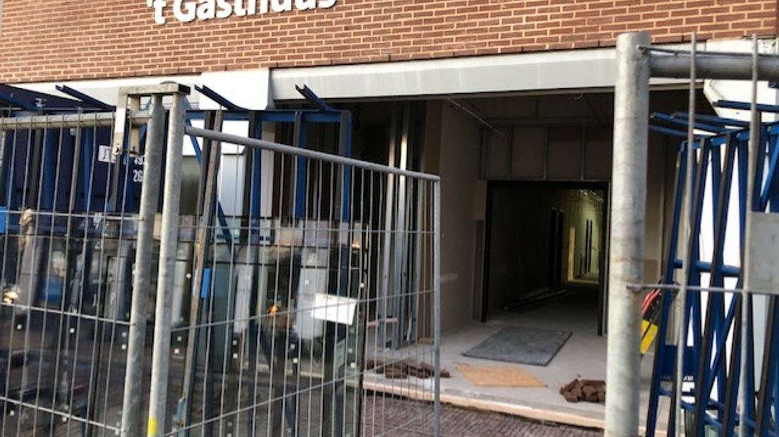 55-plussers in Winterswijk kunnen vanaf april terecht in een nieuw ontmoetings- en activiteitencentrum in 't Gasthuus. Dankzij een eenmalige subsidie van de gemeente Winterswijk van 99.500 euro is de financiering van het centrum, op de hoek van de Gasthuisstraat en Misterstraat, bijna rond.