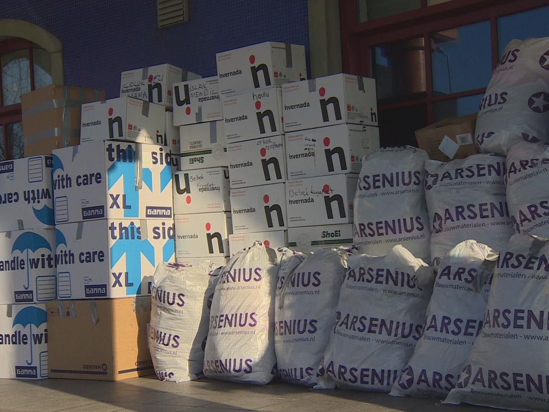 Ook in Rotterdam worden hulpgoederen ingezameld voor de aardbevingsslachtoffers | Foto: