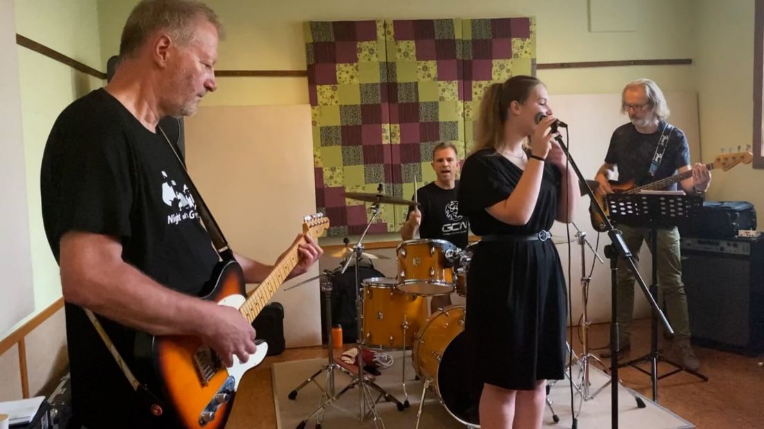 De 12-jarige SUUS zal zaterdagmiddag optreden met haar eerste single