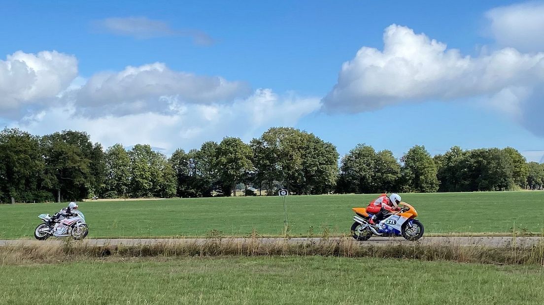 Klassieke motoren op de legendarische Luttenbergring