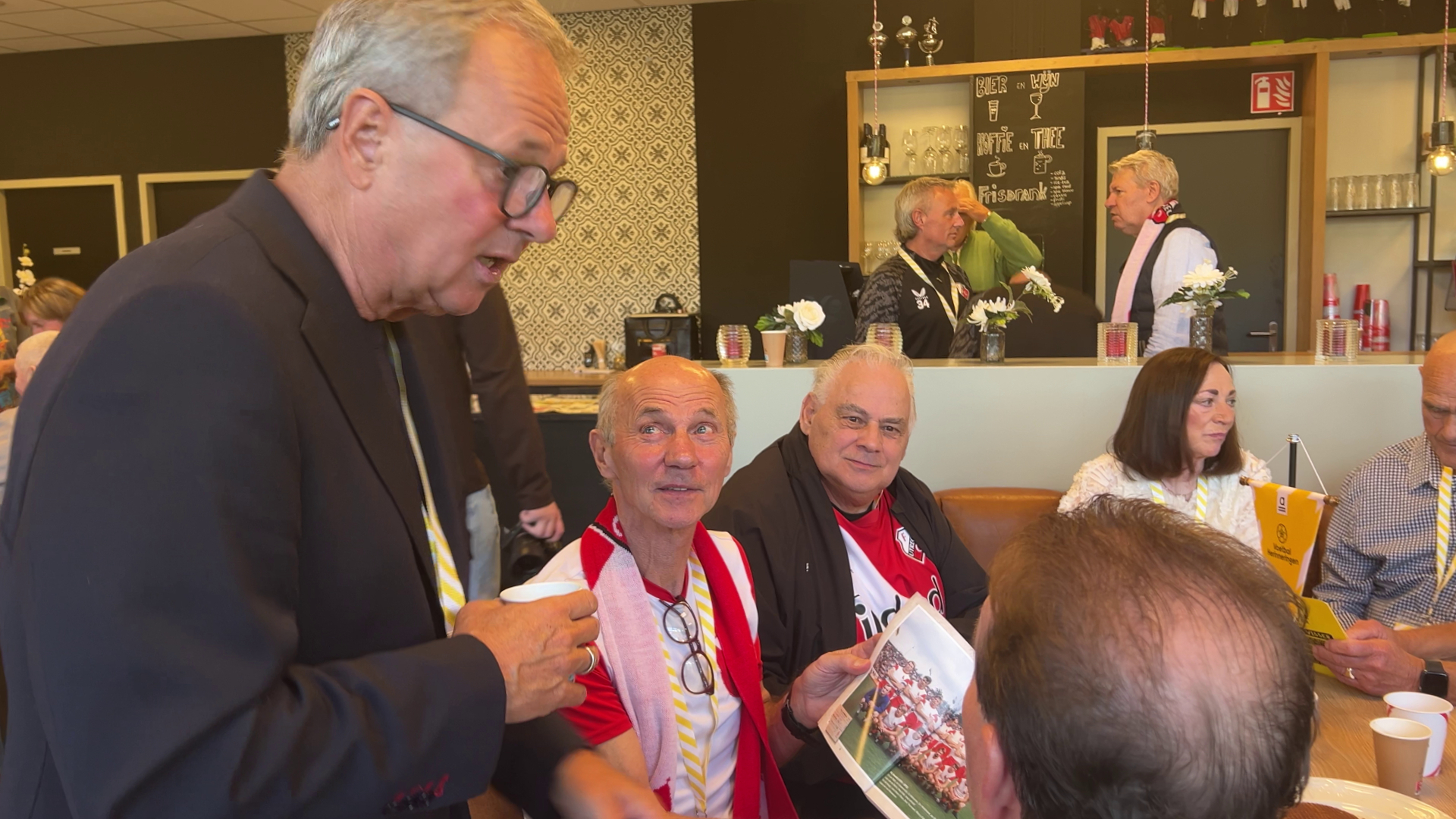 Oude shirts en bekende spelers: FC Utrecht roept herinneringen op bij mensen met dementie