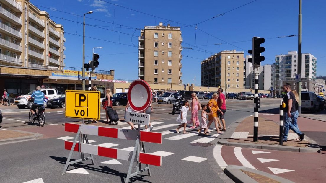 Toegangsweg strand Scheveningen gestremd voor autoverkeer