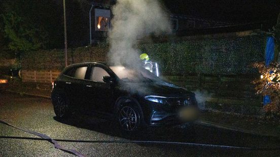 Buurtbewoners slaan alarm bij autobrand
