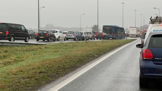 Anderhalf uur vertraging op A28 van Groningen naar Assen door ongeluk.