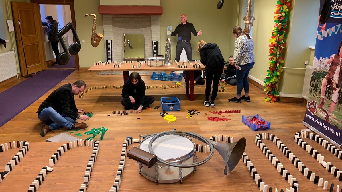 Honderdduizend dominostenen: Domino Day in kasteel Limbricht