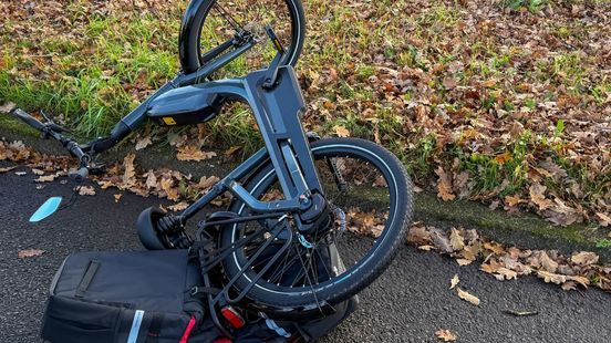 Fietsster gewond bij botsing in Enschede. Fietsster gewond bij botsing in Enschede.