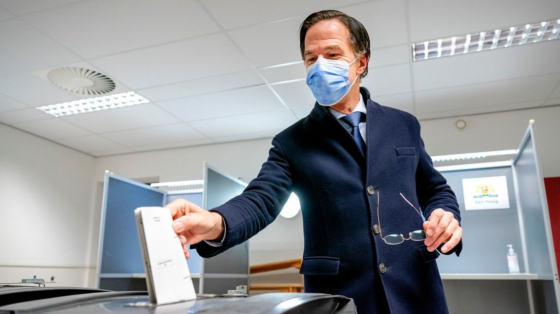 Premier Mark Rutte brengt zijn stem uit