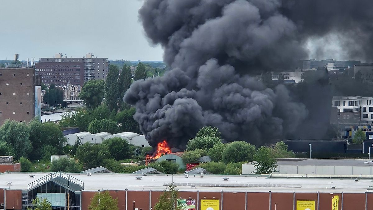 Geen gewonden door brand die voor zwarte rook boven Stad zorgde
