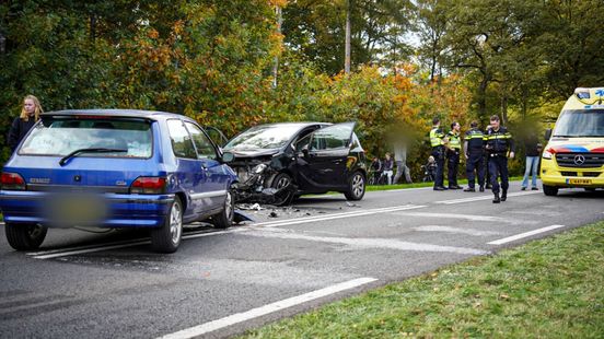 Frontale aanrijding in Vorden, drie gewonden. Frontale aanrijding in Vorden, drie gewonden.