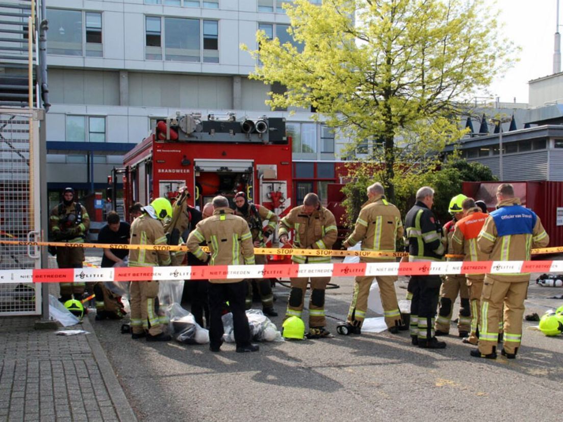 Hulpverleners bij het ziekenhuis, 4 mei 2017