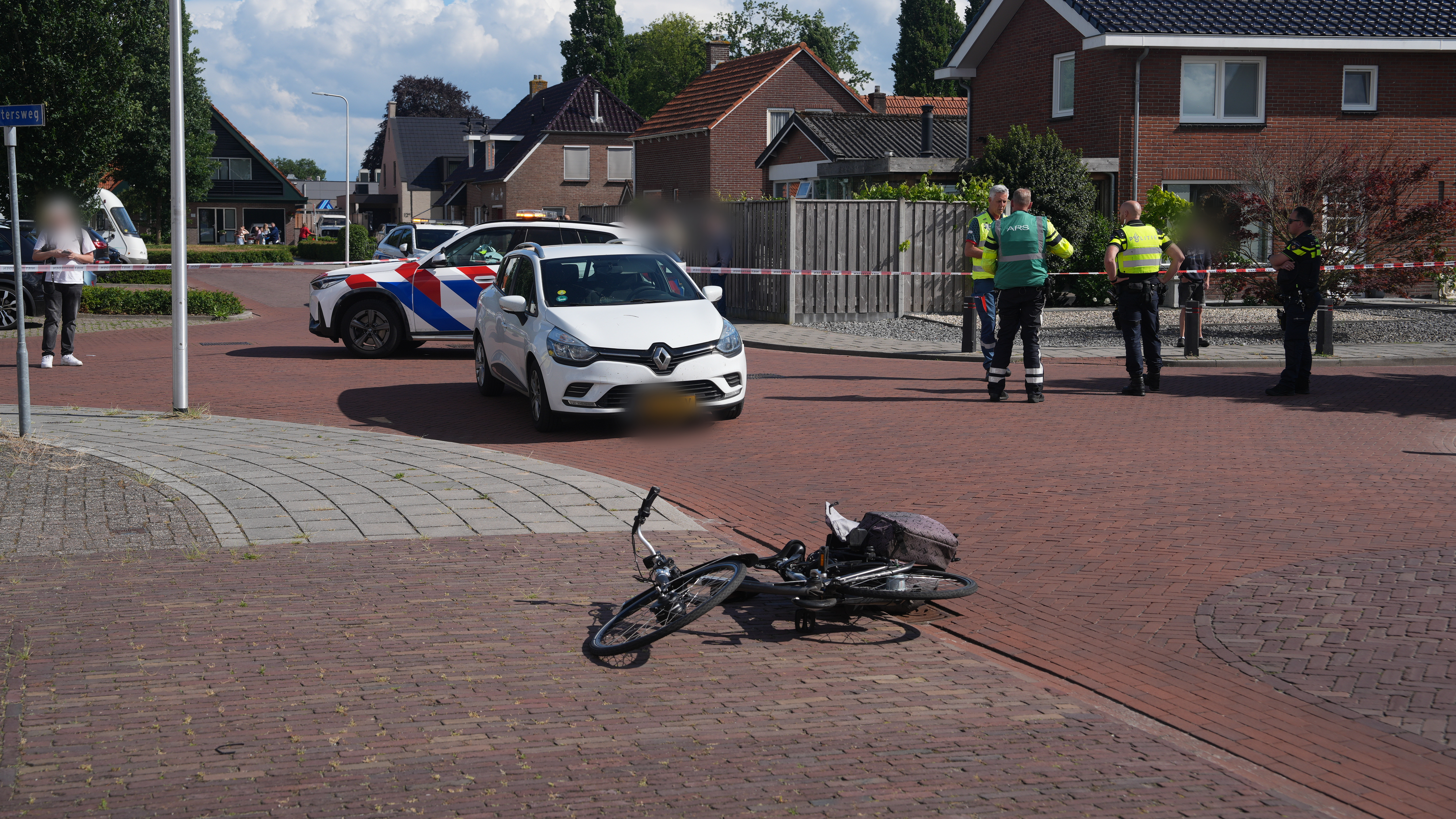 Kind op fiets zwaargewond bij aanrijding in Staphorst