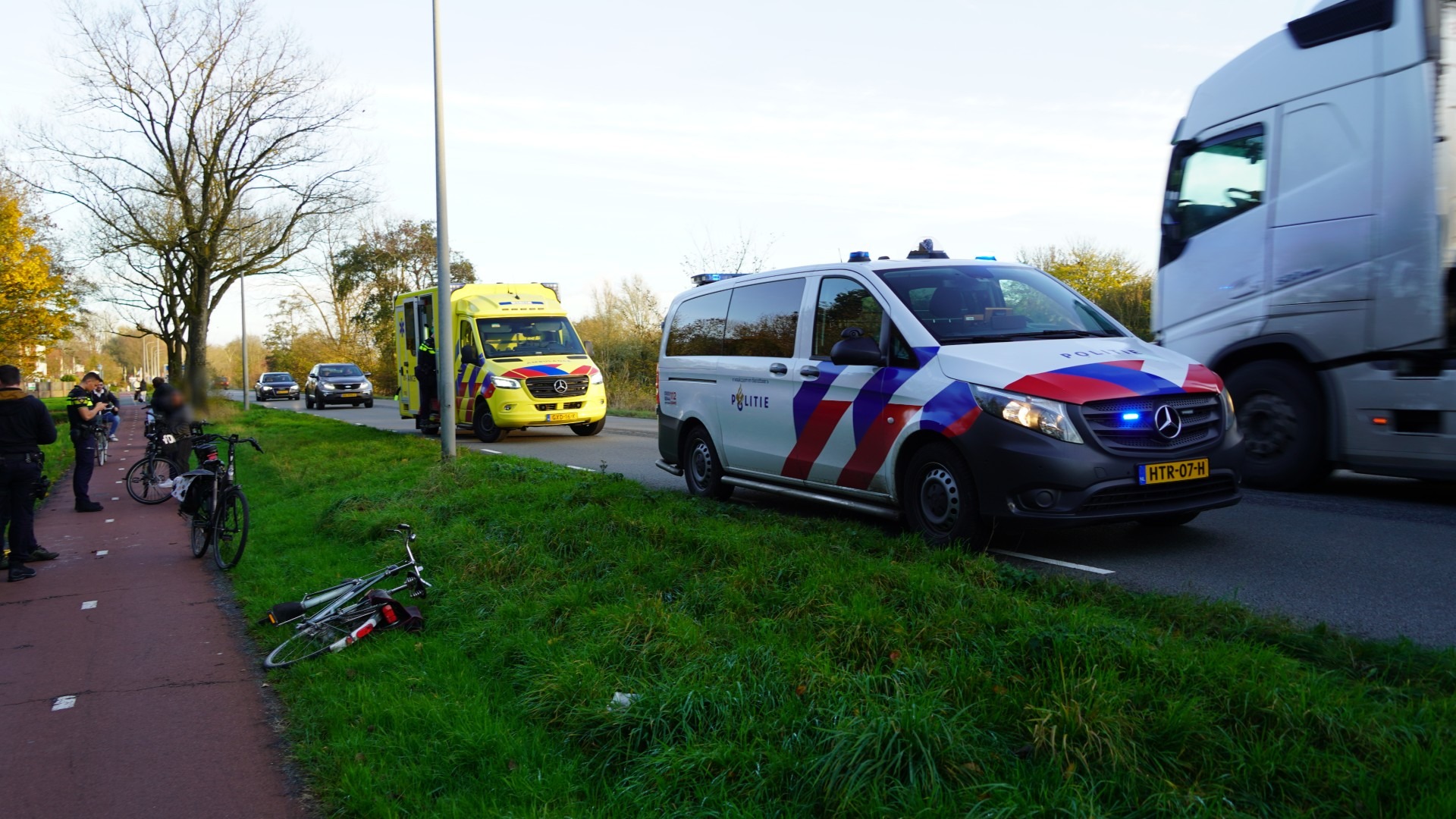 Fietser in Stad gewond na lelijke val • Slachtoffer dodelijk ongeval in schuur is Uithuizer.
