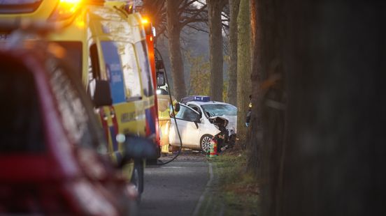 Automobilist uit Deventer overleden bij verkeersongeluk in Olst. Automobilist uit Deventer overleden bij verkeersongeluk in Olst.