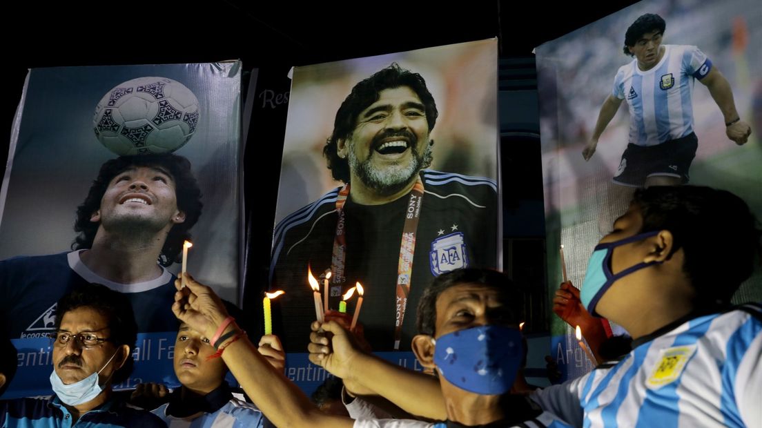 Leden van de Maradona fanclub herdenken hun held