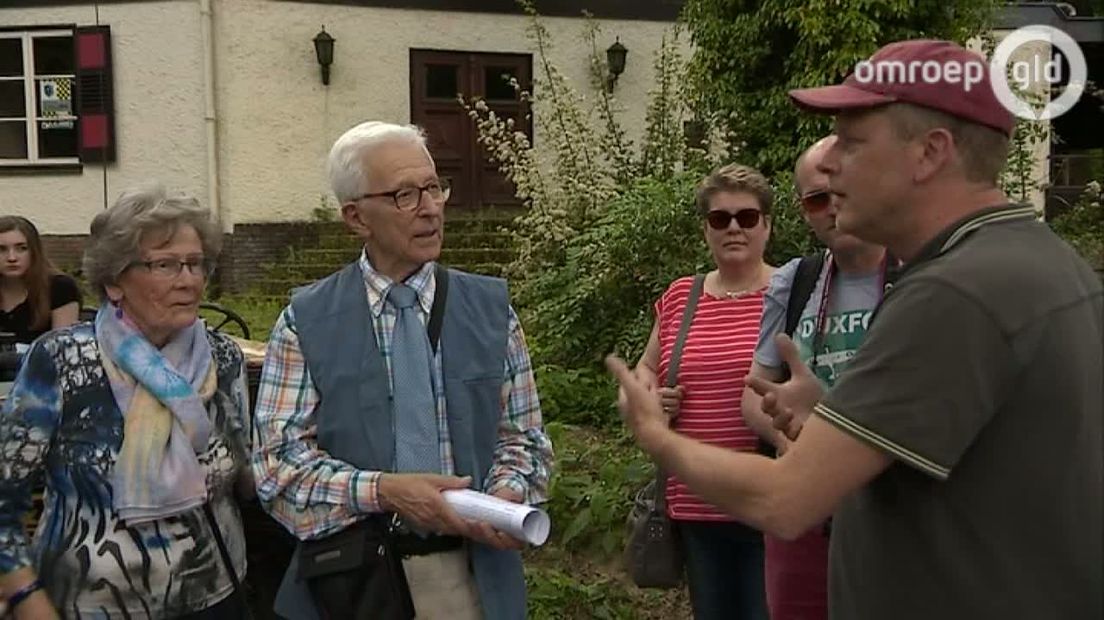 In Oosterbeek is zaterdagmiddag een spontane demonstratie gehouden tegen het plan om hotel Dreijeroord te slopen. Jeeps en andere legervoertuigen uit de Tweede Wereldoorlog verzamelden zich bij het hotel aan de Graaf van Rechterenweg en er werden flyers uitgedeeld om buurtbewoners te informeren over de plannen om het pand te slopen.