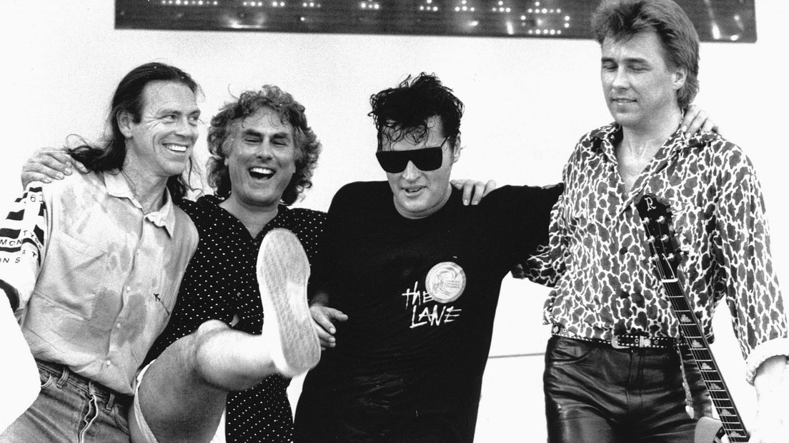 Golden Earring in 1989 op Parkpop, met links Rinus Gerritse