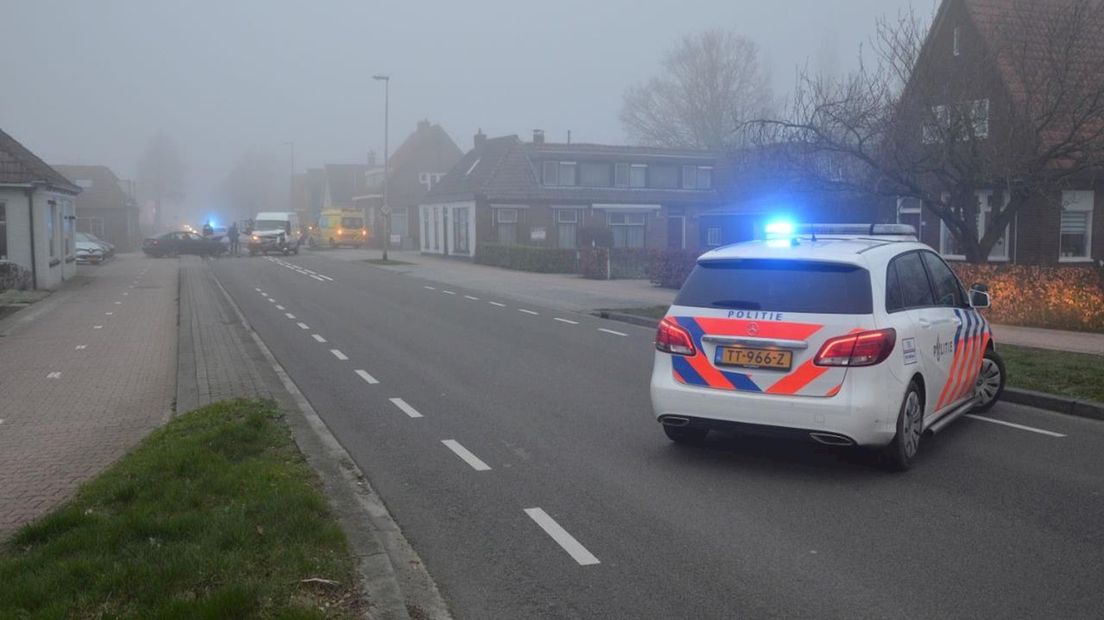 Ongeluk met auto en busje op de Steenwijkerweg in Witte Paarden
