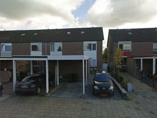 Woning gesloten in Tholen waar per toeval een hennepkwekerij werd gevonden