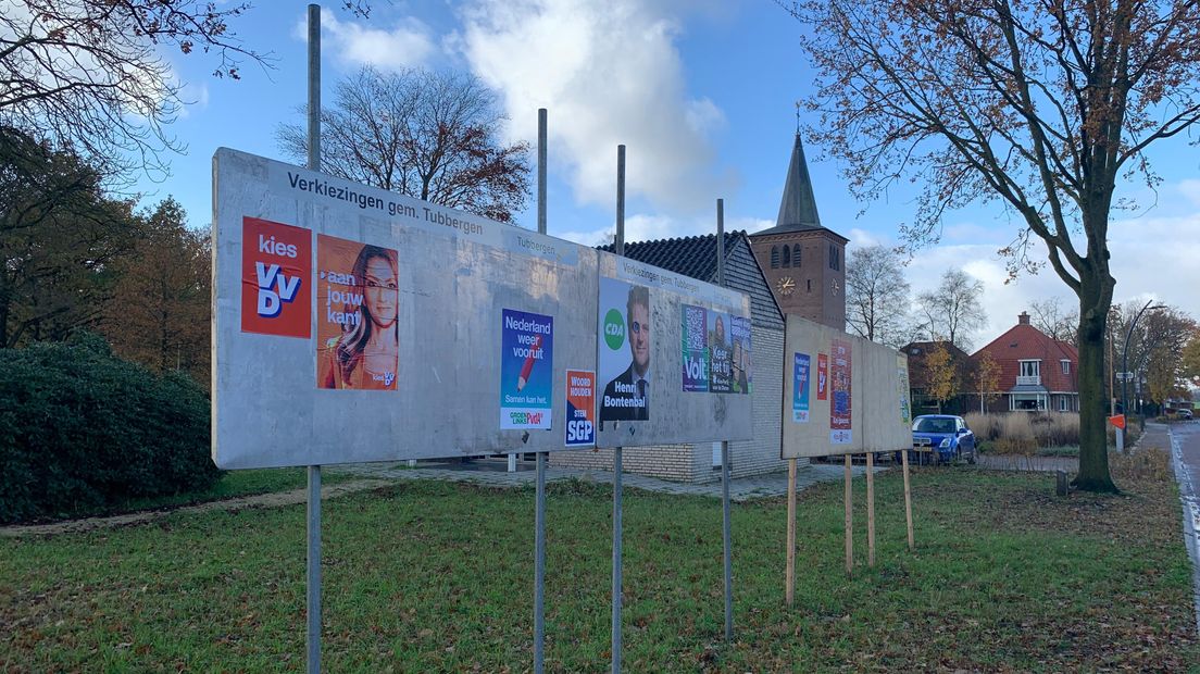 Veel ruimte, maar weinig posters op de verkiezingsborden in Tubbergen