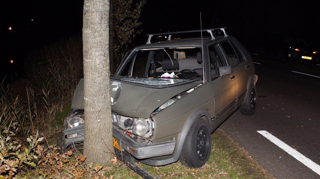 Auto raakt boom op N379 (Rechten: Van Oost Media)