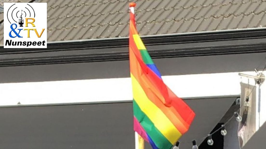 De regenboogvlag blijft op Coming-Outdag in de kast. De fractie van PvdA/GroenLinks in Nunspeet bood maandagavond de LGBT-vlag aan burgemeester Van de Weerd aan met het verzoek om deze op de landelijke Coming-Outdag op de vlaggenmast van het gemeentehuis te laten wapperen. Dat gebeurde niet.