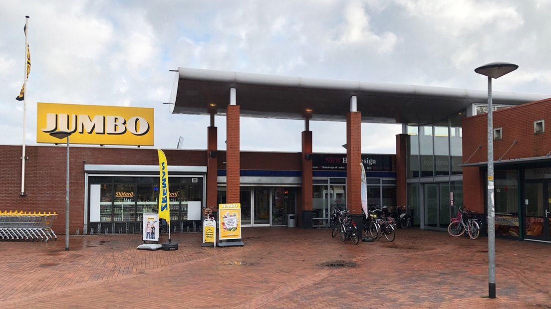 Winkelcentrum De Helling in Pekela, met onder meer supermarktketen Jumbo.
