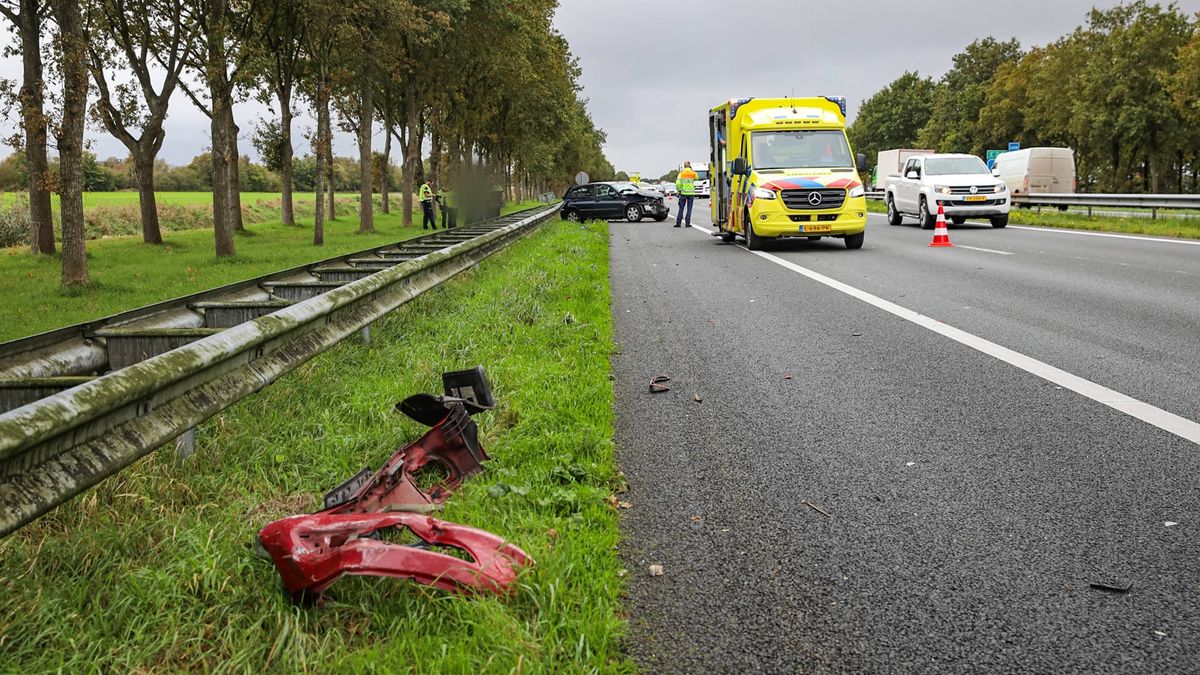 112-nieuws: Auto en vrachtwagen botsen op A7 bij Zuidbroek