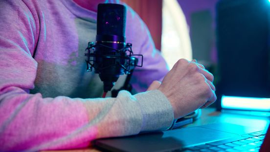 Beruchte YouTuber veroordeeld na prankcall naar PowNed-journalist uit Vroomshoop Home