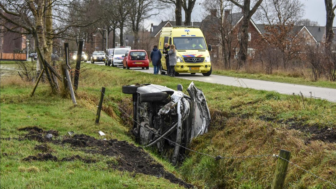 Auto in de sloot