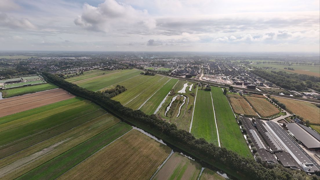 De weilanden waar Broekgraaf-Noord moet komen, gezien vanaf het noorden