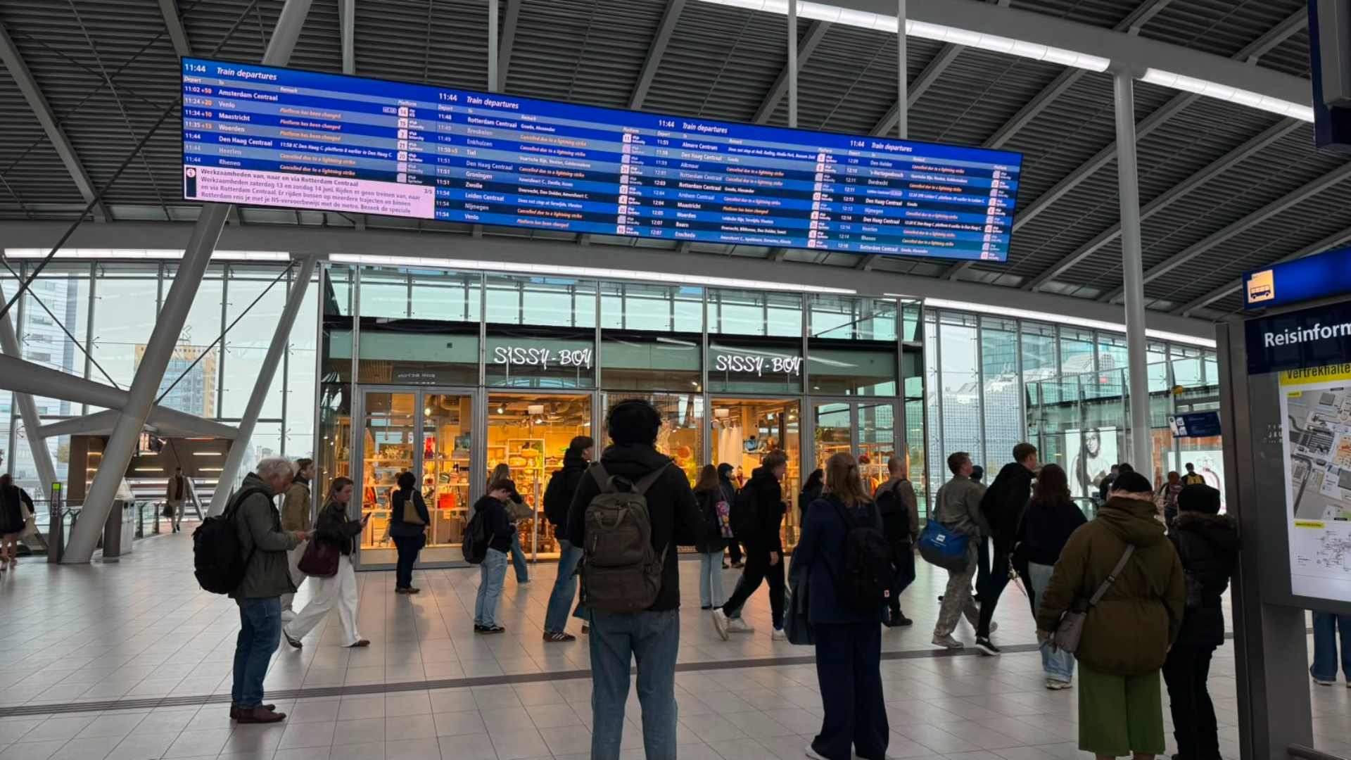 Bliksem slaat in op spoor: treinverkeer rond Utrecht ernstig ontregeld