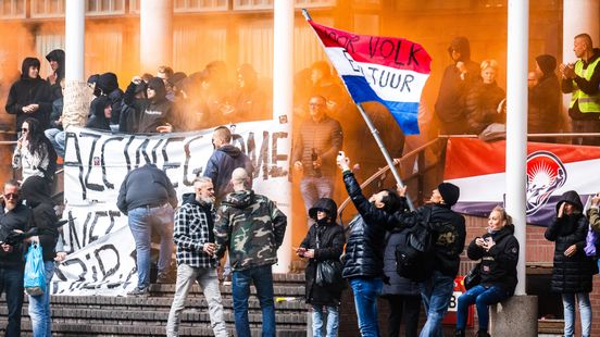 Rotterdammer reisde 143 kilometer om tegen azc te protesteren, en werd opgepakt