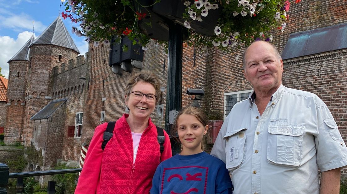 Andrea Kamps, Sofia Caiulo en Tonnie van Gorp uit België.
