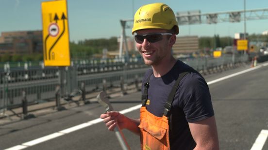 Nikola werkt elke dag aan de IJsselbrug: 'De dixi's delen we'