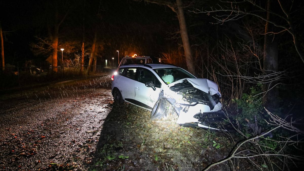112-nieuws: Auto in de kreukels na botsing in Wedde • Schoorsteenbrand Wildervank in de kiem gesmoor