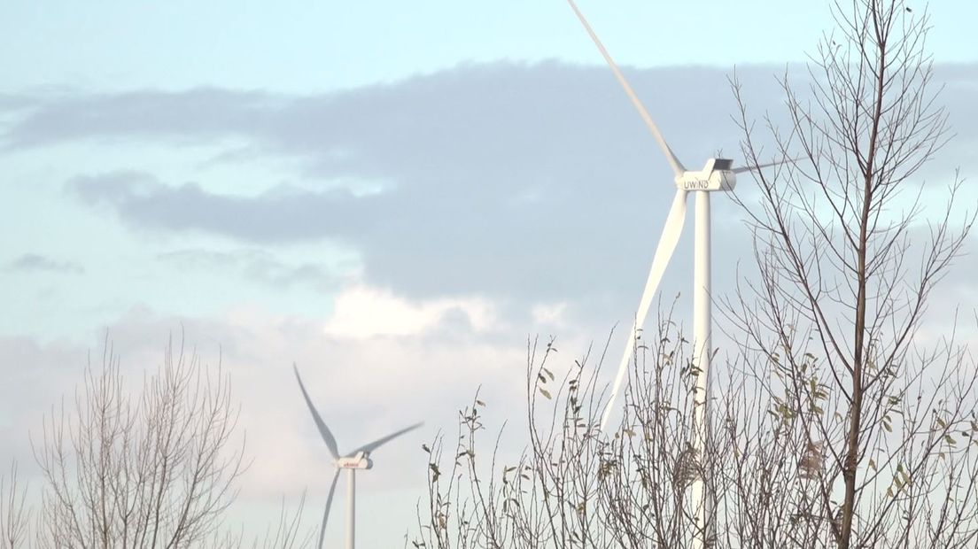 De drie windmolens die Lingewaard wil plaatsen aan de rand van de kassen bij Huissen zullen verlies gaan draaien. Volgens tegenstanders van de gemeenteplannen zullen de wieken vanwege geluidsnormen het grootste deel van de tijd niet mogen draaien.