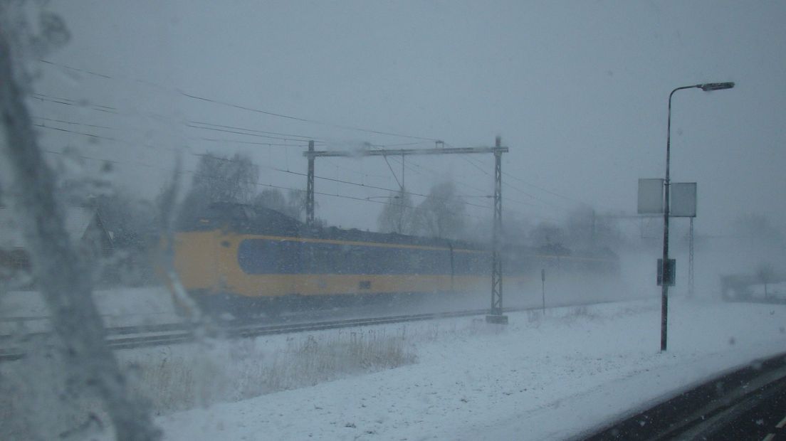 Treinen en bussen reden op een gegeven moment niet meer door de vele sneeuw die was gevallen.