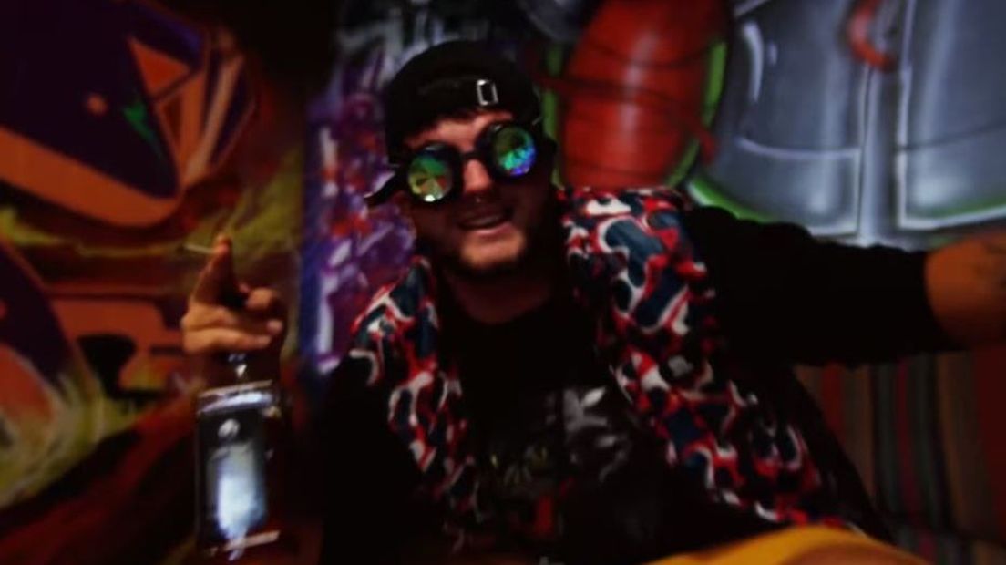 Jarige rapper sTony trakteert op een videoclip
