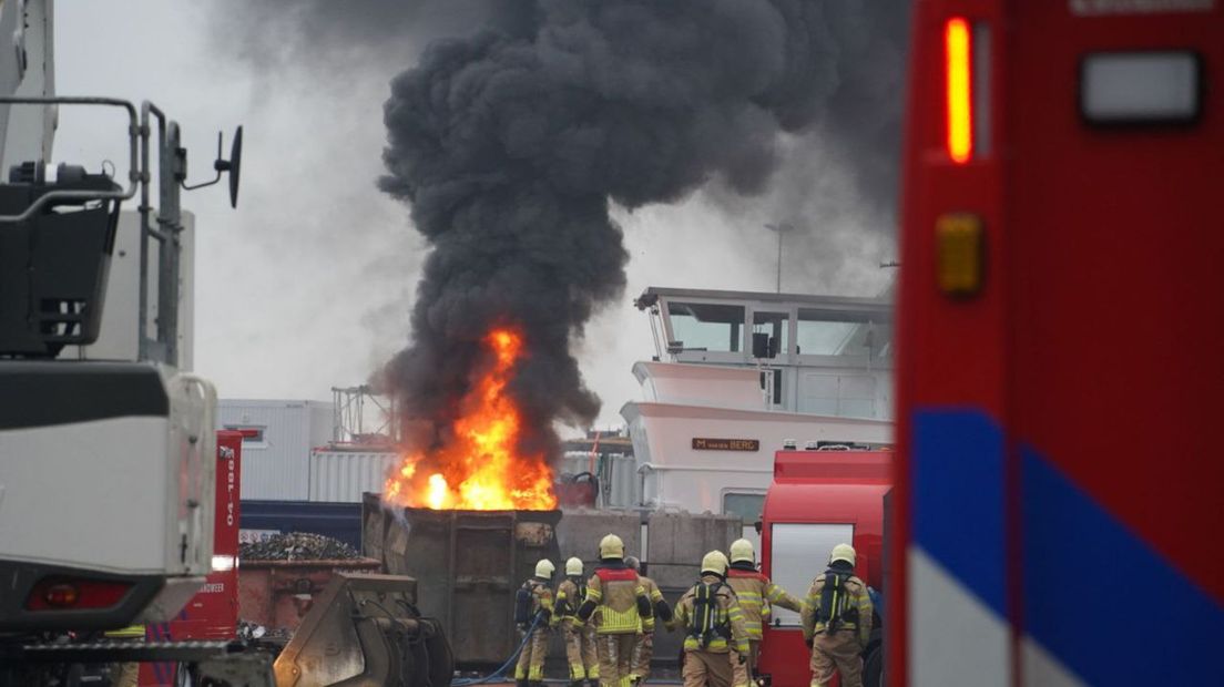 Brand in container met lithiumbatterijen