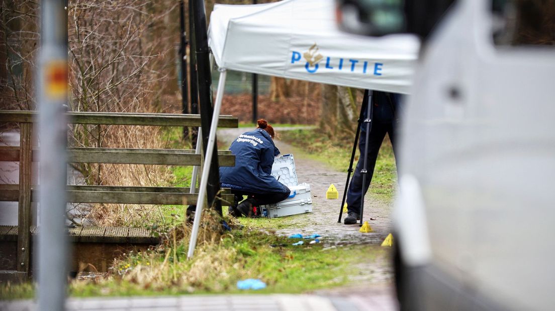 Onderzoek op de plek van de steekpartij