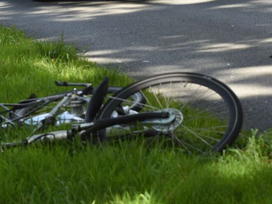 Onbekenden duwen vrouwen van fiets in Assen, politie tast nog in het duister