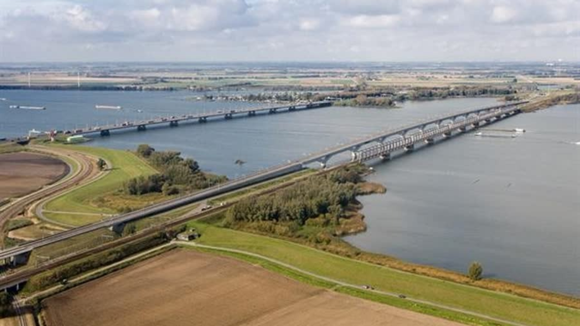 De Moerdijkbrug.
