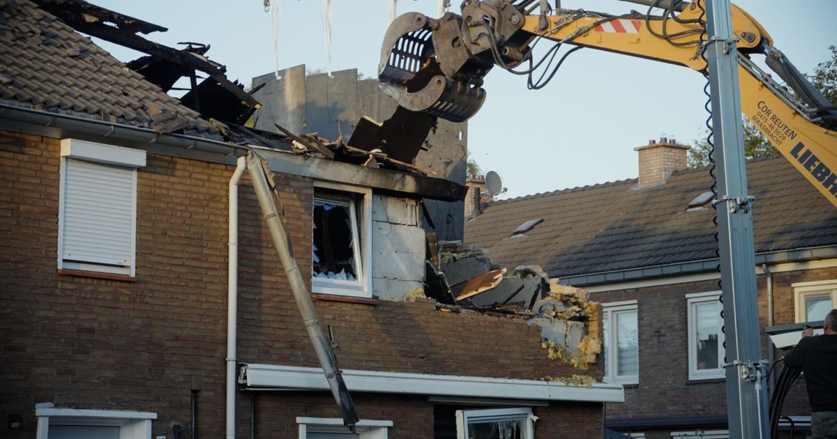 Sloop van zwaar beschadigde woning na brand in Maastricht begonnen: instortingsgevaar te groot
