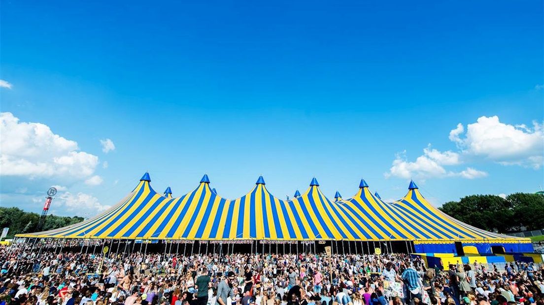 De dames mogen alsnog naar Lowlands