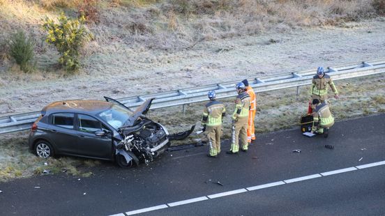 112 Nieuws: Aanrijding op A1 bij Rijssen | Dierenambulance in brand in Deventer. 112 Nieuws: Aanrijding op A1 bij Rijssen | Dierenambulance in brand in Deventer.
