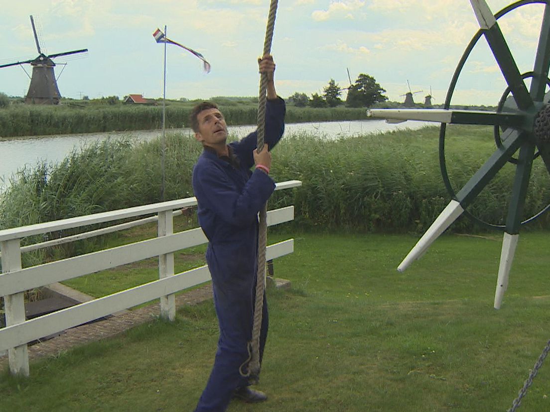 Molens Kinderdijk in rouwstand