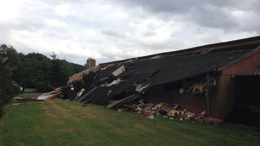 Dak varkensstal Haarle ingestort door windstoten