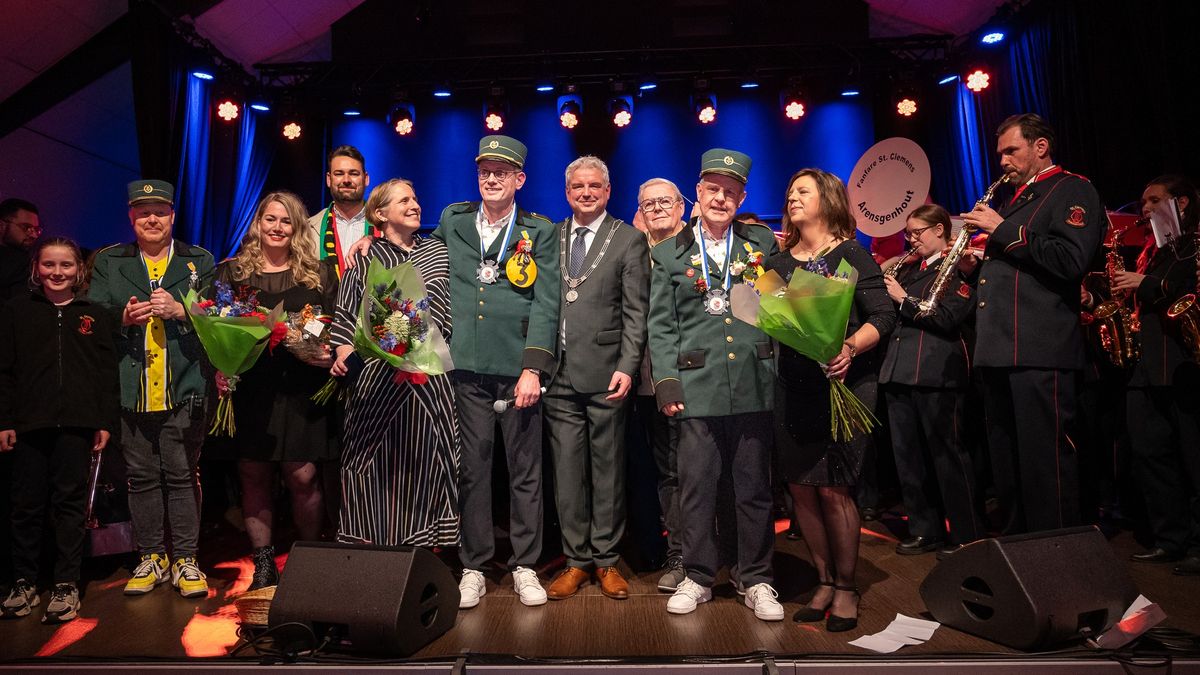 Op het afscheidsfeest worden de mannen van De Geliënde bekroond met koninklijke onderscheiding